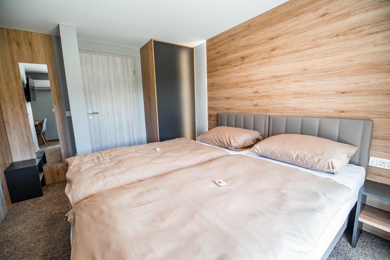 Guesthouse Mars Ig Eksteriør billede